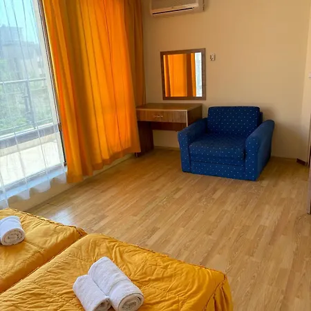 съни хаус 4 апартменти Apartamento *